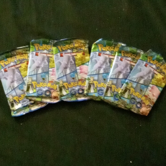 POKEMON CHRISTMAS/Hanukkah special BuNdLe of Cards&PokeBalls,Discounted! - Picture 5 of 10